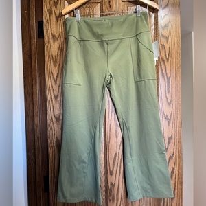NWT Zella Flair Leg High Waist Crop Olive Branch Leggings Size L
